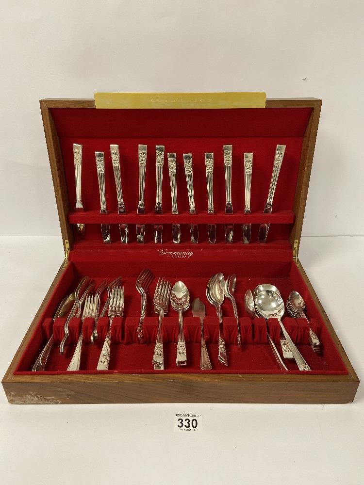 AN EXTENSIVE CANTEEN OF SILVER PLATED "COMMUNITY" CUTLERY BY ONEIDA