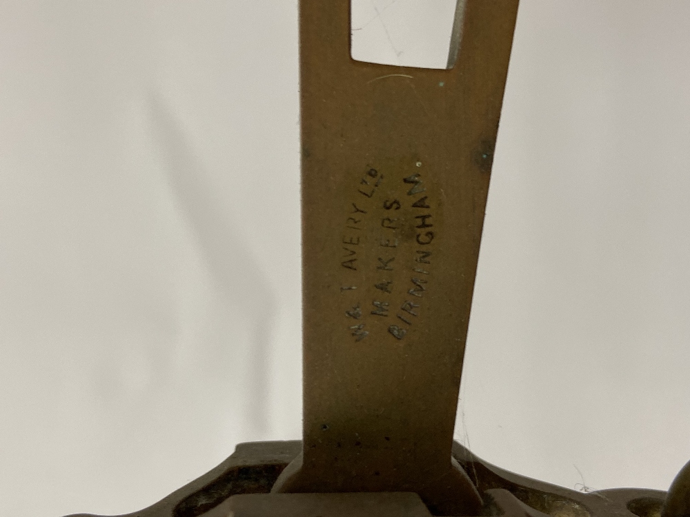 A SET OF W&T AVERY LTD WEIGHING SCALES, 71CM HIGH - Image 6 of 7