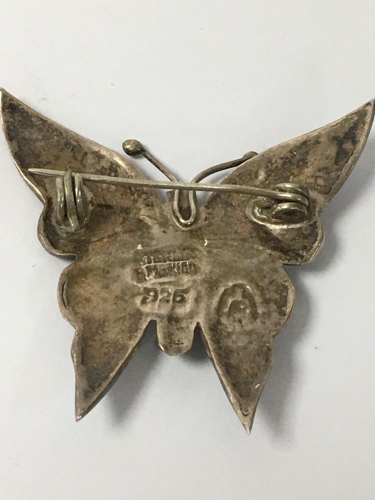 A STERLING SILVER BUTTERFLY BROOCH WITH MOTHER OF PEARL INLAY, MADE IN MEXICO, TOGETHER WITH A BRASS - Image 5 of 5