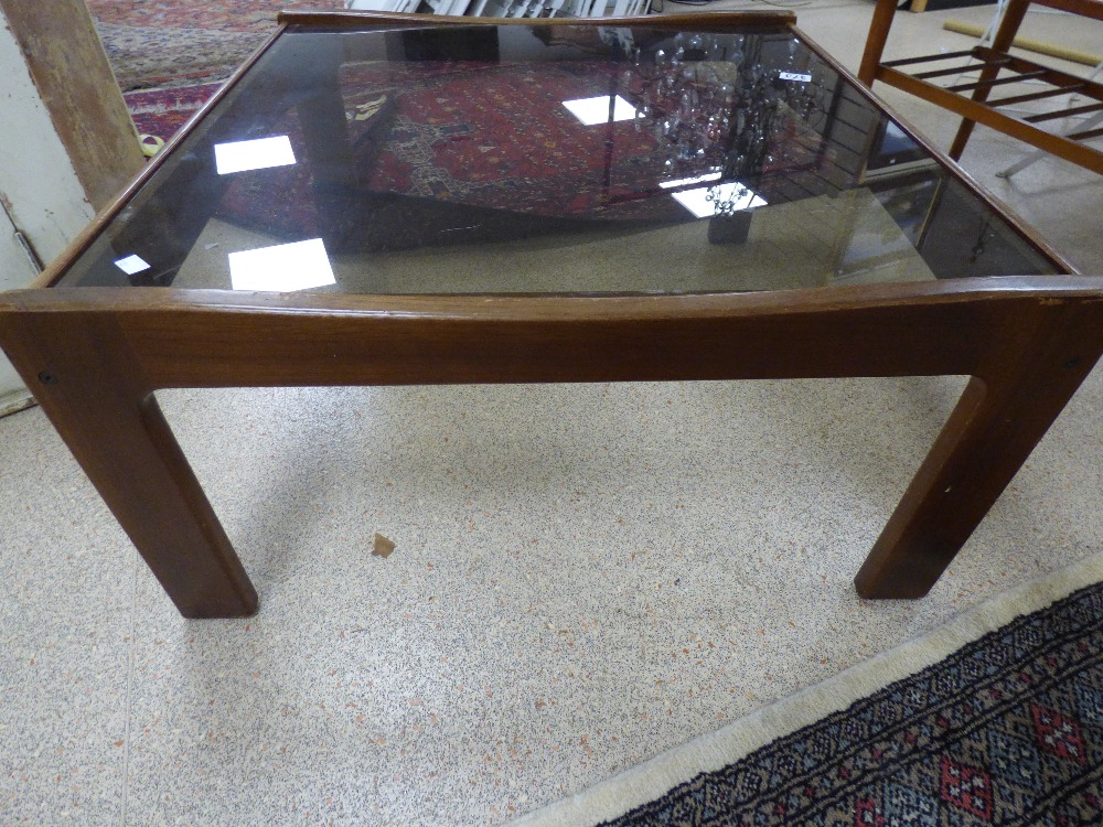 A MID CENTURY SMOKED GLASS COFFEE TABLE, 84CM BY 79CM BY 40CM - Image 3 of 3