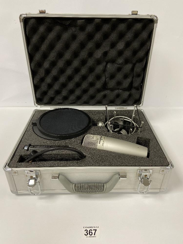 A SAMSUNG C01U USB STUDIO CONDENSER MICROPHONE IN ORIGINAL FITTED METAL CASE WITH ACCESSORIES