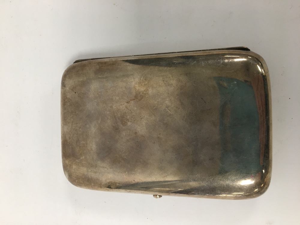 A LATE VICTORIAN SILVER CIGARETTE CASE OF RECTANGULAR FORM WITH GILT INTERIOR, HALLMARKED BIRMINGHAM - Image 2 of 4