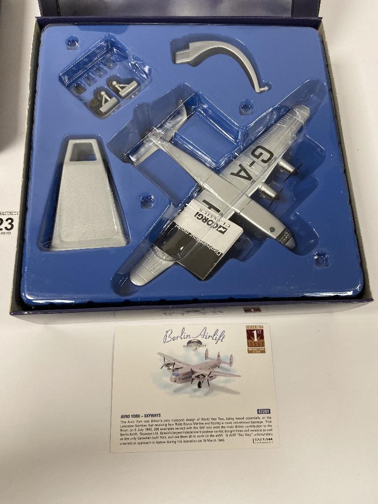 THREE CORGI CLASSICS 'THE AVIATION ARCHIVE' MODELS COMPRISING; FRONTIER AIRLINERS LOCKHEED - Image 3 of 7