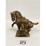 AN EARLY BRONZE FIGURE OF A HORSE, 14CM HIGH