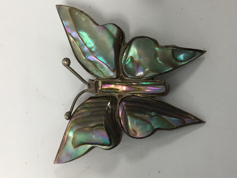 A STERLING SILVER BUTTERFLY BROOCH WITH MOTHER OF PEARL INLAY, MADE IN MEXICO, TOGETHER WITH A BRASS - Image 2 of 5