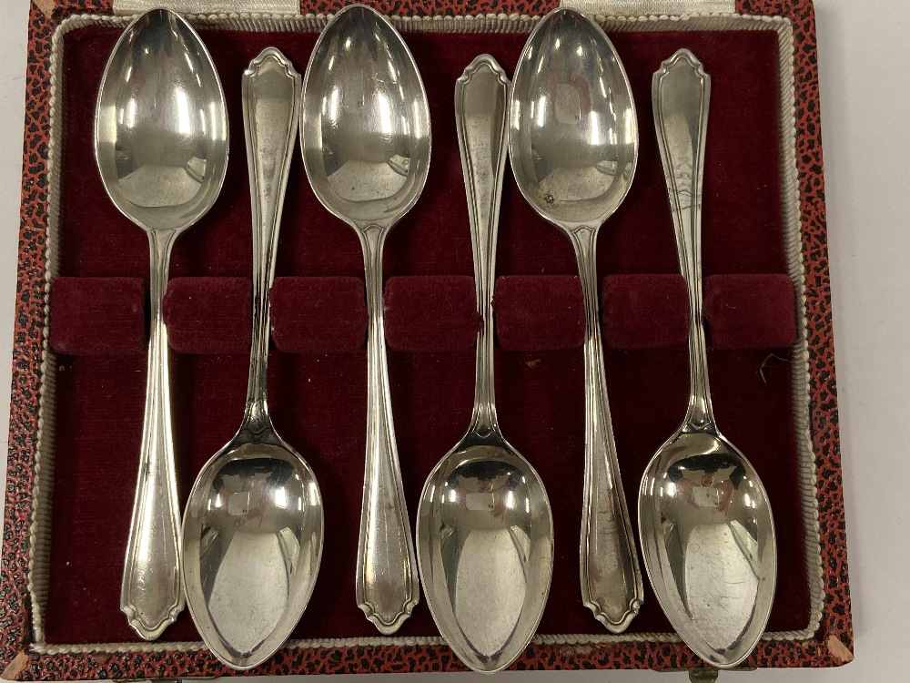 A SET OF SIX CASED SILVER TEASPOONS, HALLMARKED SHEFFIELD 1934 BY ATKIN BROTHERS, SILVER WEIGHT - Image 3 of 4
