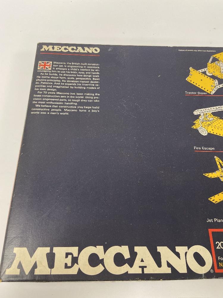 A VINTAGE MECCANO SET 3 '200 PARTS FOR REAL WORKING FUN' IN ORIGINAL BOX - Image 3 of 6