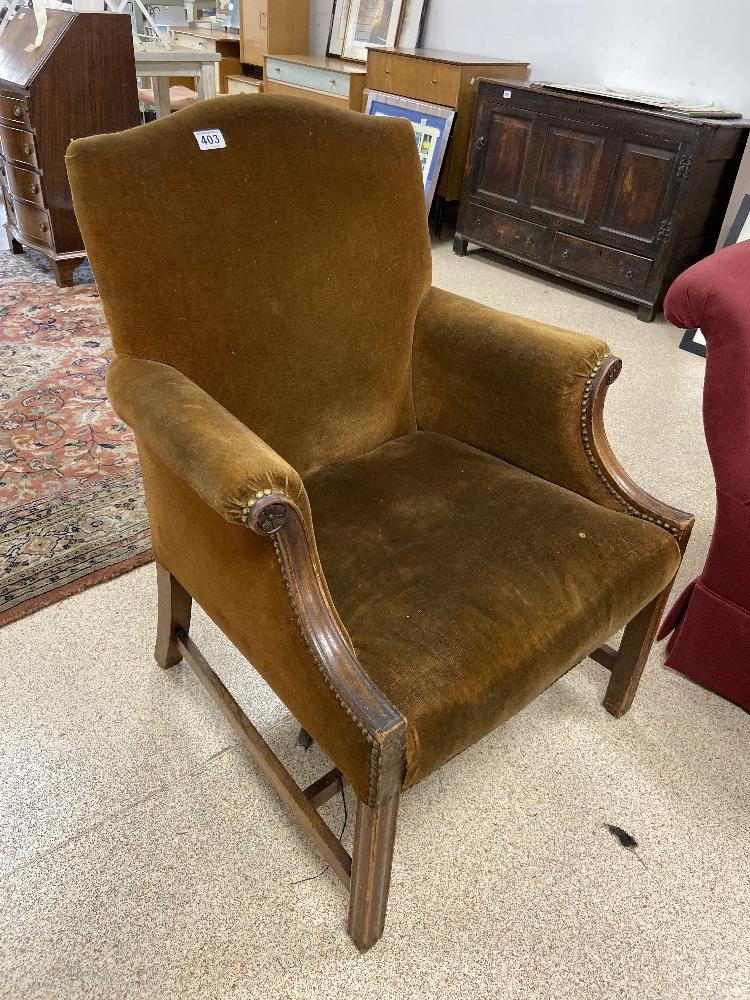 AN EDWARDIAN BROWN VELVET ARMCHAIR - Image 2 of 4