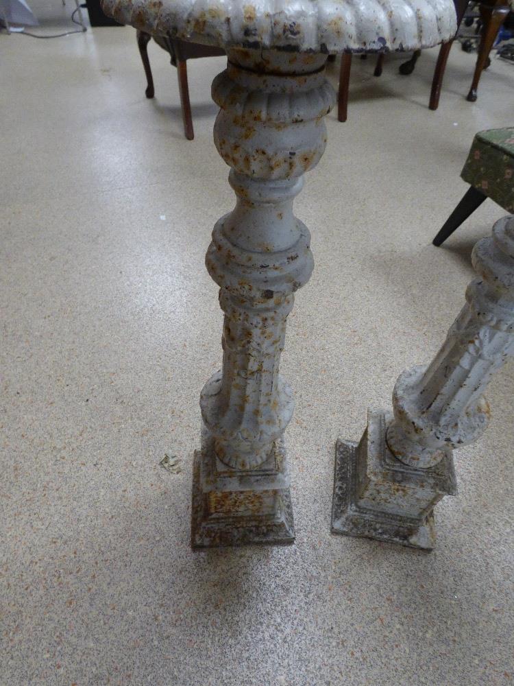 A PAIR OF METAL CANDLESTICKS, 70CMS - Image 3 of 5