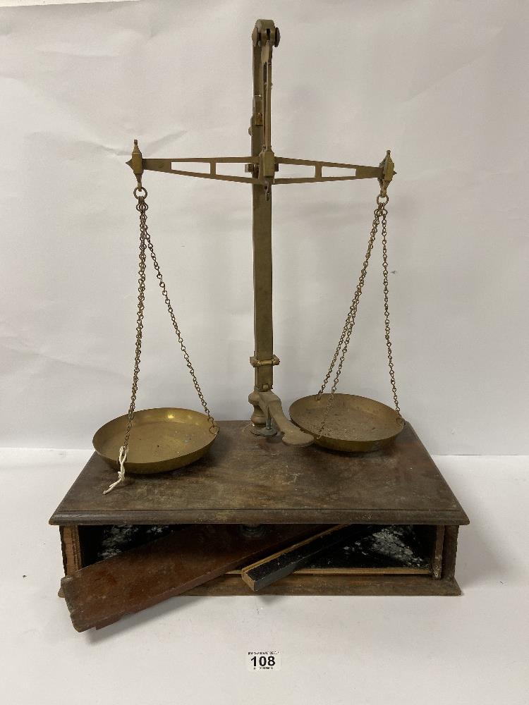 A SET OF W&T AVERY LTD WEIGHING SCALES, 71CM HIGH