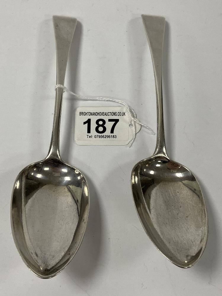 A PAIR OF GEORGE III SILVER TABLE SPOONS HALLMARKED LONDON 1795 BY WILLIAM ELEY I, 134G