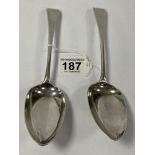 A PAIR OF GEORGE III SILVER TABLE SPOONS HALLMARKED LONDON 1795 BY WILLIAM ELEY I, 134G