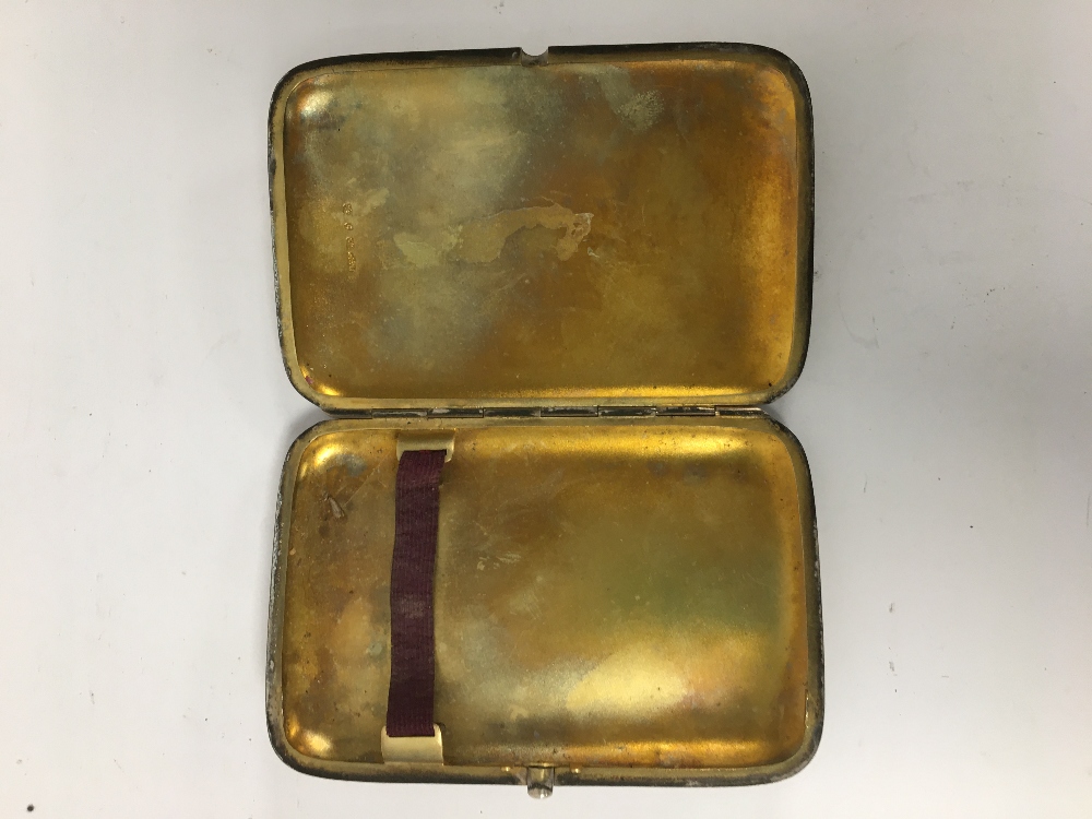 A LATE VICTORIAN SILVER CIGARETTE CASE OF RECTANGULAR FORM WITH GILT INTERIOR, HALLMARKED BIRMINGHAM - Image 3 of 4