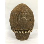 AN UNUSUAL AFRICAN STORAGE CONTAINER, DECORATED WITH A SINGLE STRING OF SHELLS, 24.5CM HIGH