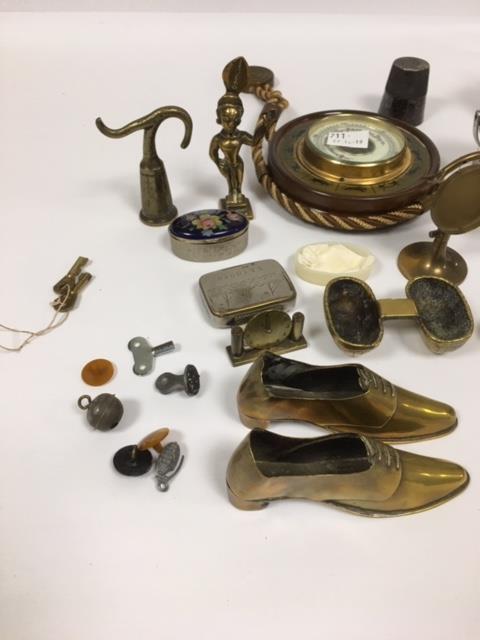 ASSORTED COLLECTABLES INCLUDING CHROME TOWER BRIDGE DESK CALENDAR, SMALL WALL BAROMETER, BRASS - Image 2 of 5