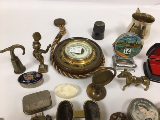 ASSORTED COLLECTABLES INCLUDING CHROME TOWER BRIDGE DESK CALENDAR, SMALL WALL BAROMETER, BRASS - Image 4 of 5