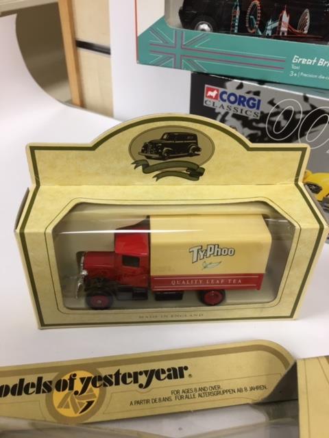 A MIXED LOT OF DIE CAST VEHICLES, INCLUDING CORGI CLASSICS WHISKY COLLECTION BELL'S AEC ERGOMATIC - Image 4 of 9