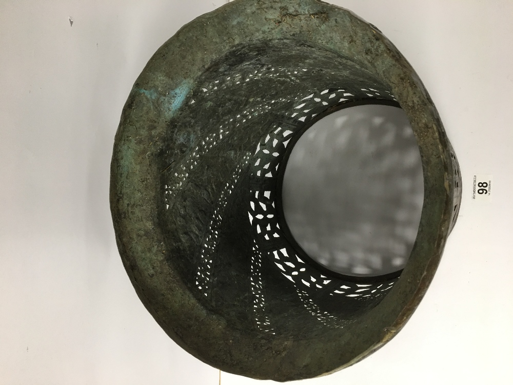 A LARGE BRONZED METAL VESSLE OF CYLINDRICAL FORM WITH PIERCED AND ENGRAVED DETAILING THROUGHOUT, - Image 2 of 3