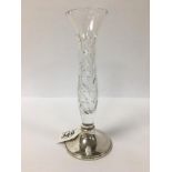 A VINTAGE SILVER AND CUT GLASS SPILL VASE, HALLMARKED BIRMINGHAM 1986 BY W I BROADWAY CO, 21.5CM