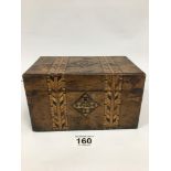 A VICTORIAN WALNUT AND PARQUETRY INLAID TEA CADDY OF RECTANGULAR FORM WITH KEY, 20CM WIDE