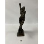 AN ART DECO BRONZE FIGURE OF A FEMALE DANCER WITH DRAPED DRESS, 42.5CM HIGH