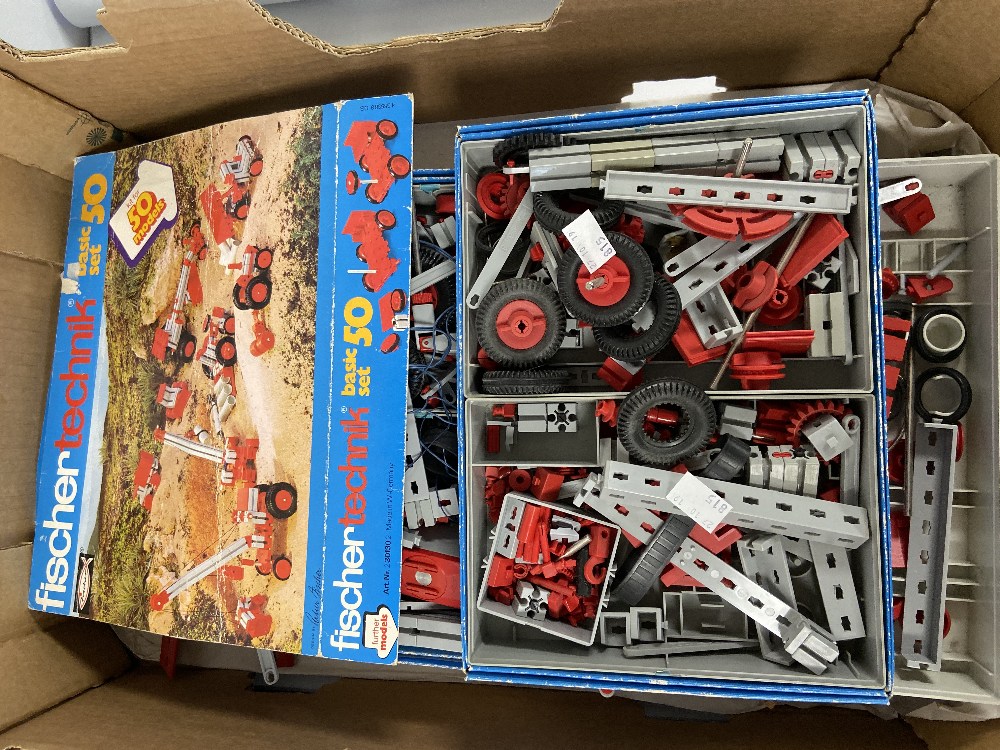 A BOX OF MIXED FISHER TECHNIK TOYS, SOME WITH BOXES, TOGETHER WITH A MECCANO JUNIOR SET - Image 2 of 4