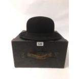 A VINTAGE BOWLER HAT BY BATE'S HATTER'S, 21 JERMYN STREET ST JAMES'S LONDON, COMES WITH A CHAPMAN'