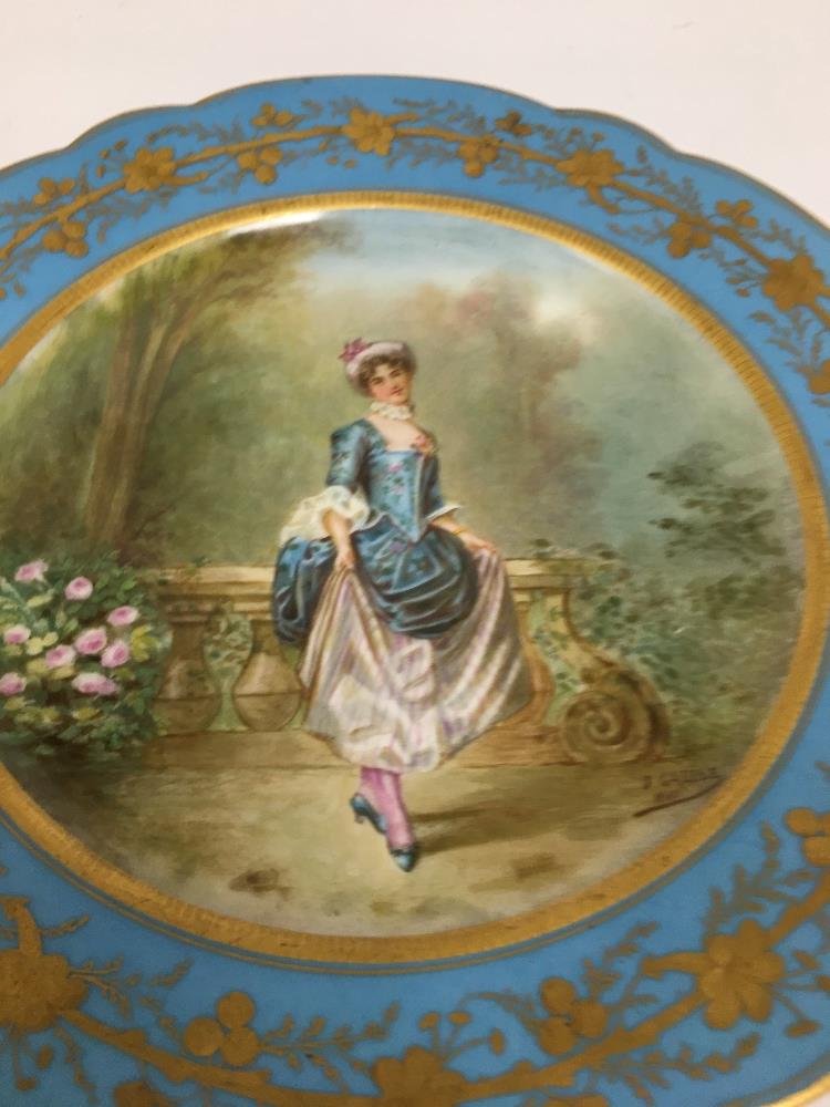 TWO 19TH CENTURY FRENCH PORCELAIN WALL PLATES WITH PAINTED SCENES OF PEOPLE IN PERIOD DRESS, - Image 2 of 5