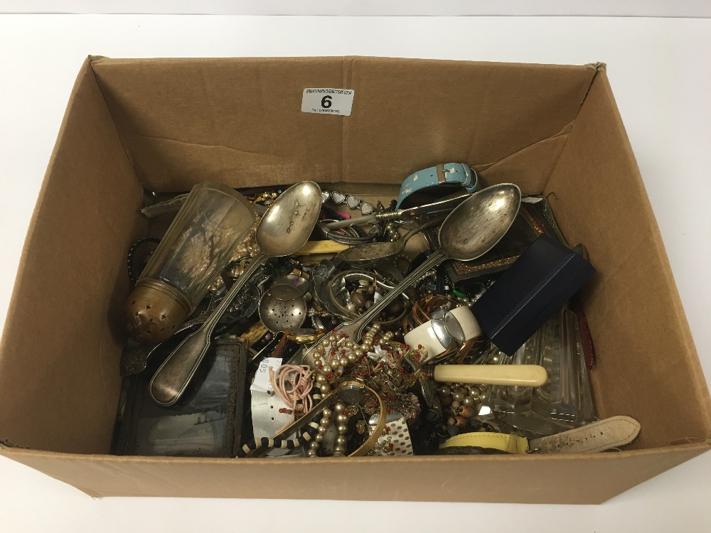 A COLLECTION OF ITEMS, INCLUDING COSTUME JEWELLERY, A 925 SILVER BANGLE, VICTORIAN DAGUERREOTYPE (