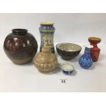 A MIXED LOT OF CERAMICS, INCLUDING A DUTCH TOKIO FLORA GOUDA VASE, 13.5CM HIGH, ALSO INCLUDING A