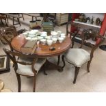 A VICTORIAN TILT TOP TABLE WITH FOUR ROSEWOOD DINING CHAIRS
