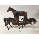 A GROUP OF THREE ROYAL DOULTON HORSES, THE LARGEST OF WHICH WITH MATTE PAINT AND MOUNTED ON WOODEN
