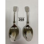 A PAIR OF EDWARDIAN SILVER DESSERT SPOONS, HALLMARKED SHEFFIELD 1901 BY JAMES DEAKIN & SONS, 108G