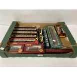 A GROUP OF VINTAGE AIRFIX AND OTHER RAILWAY CARRIAGES, SOME IN ORIGINAL BOXES (12)