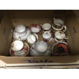 A MIXED GROUP OF CERAMICS, INCLUDING ROYAL ALBERT OLD COUNTRY ROSES TEA CUPS AND SAUCERS AND MORE