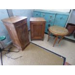 THREE PIECES OF OAK FURNITURE, INCLUDES TWO BEDSIDE CHESTS AND A SMALL ROUND TABLE