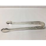 A PAIR OF GEORGE III SILVER SUGAR TONGS WITH BRIGHT CUT DECORATION, HALLMARKED LONDON 1810 BY