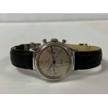 A CHINESE SEAGULL 1963 19 ZUAN GENTS CHRONOGRAPH WRISTWATCH ON LEATHER STRAP, MANUAL WIND MOVEMENT