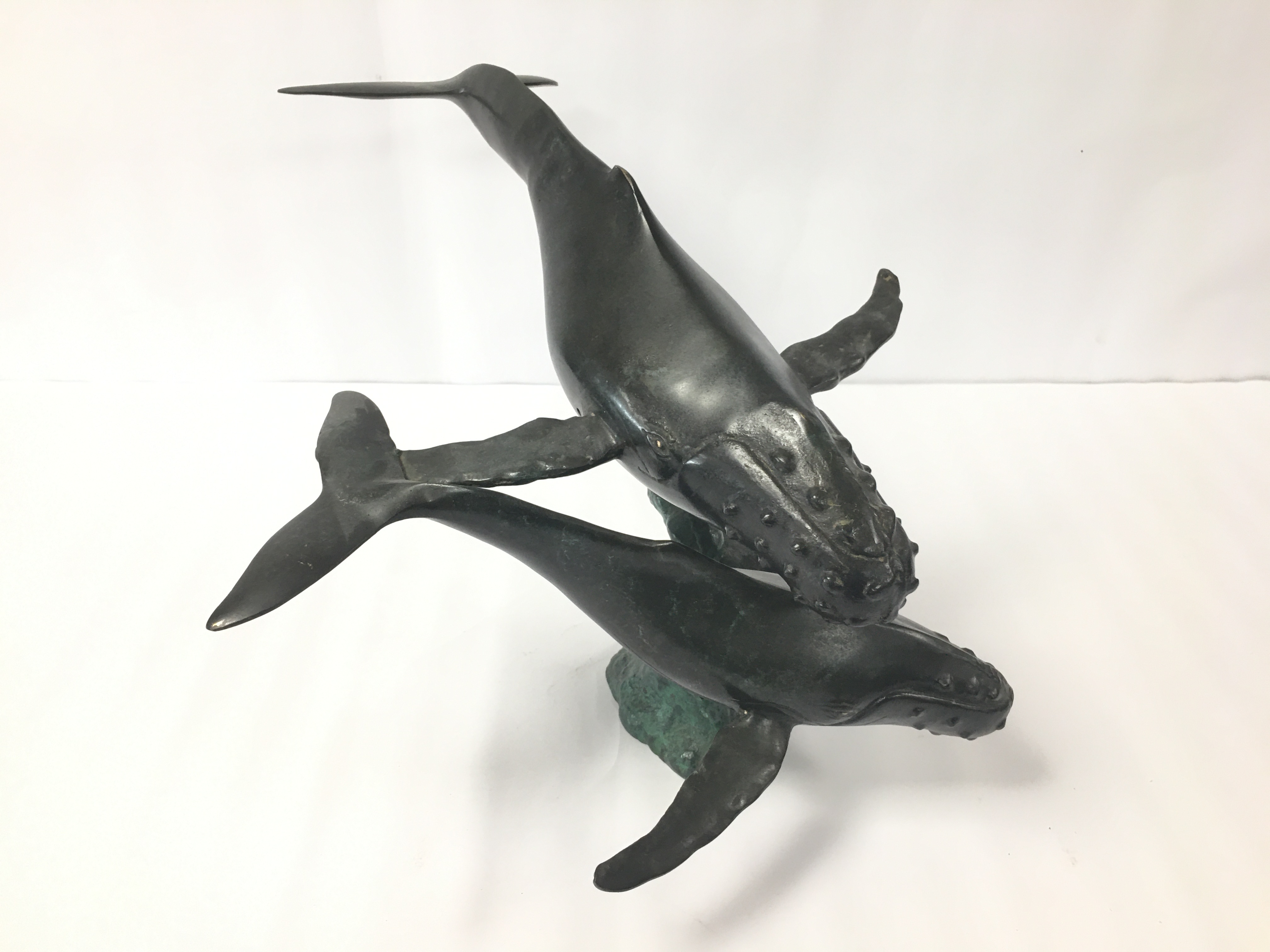 A BRONZE FIGURAL GROUP DEPICTING TWO HUMPBACK WHALES, 44CM WIDE