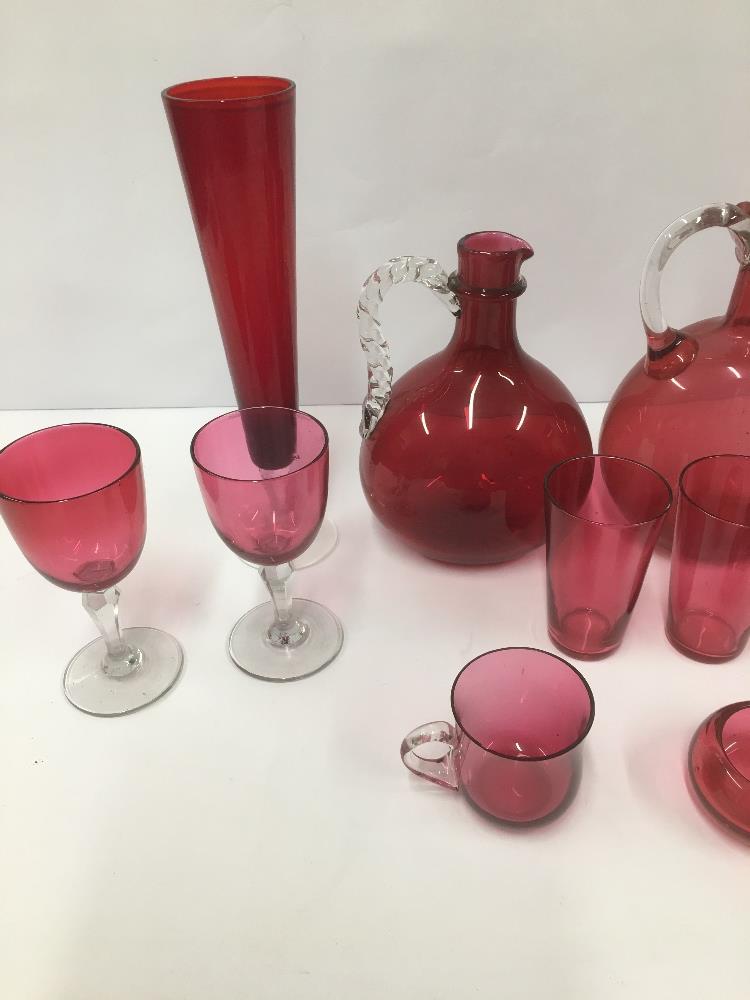 A GROUP OF CRANBERRY GLASS ITEMS, INCLUDING TWO DECANTERS AND DRINKING GLASSES, LARGEST 25.5CM HIGH - Image 3 of 3