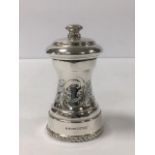 A VINTAGE SILVER SALT/PEPPER GRINDER, HALLMARKED BIRMINGHAM 1972 BY A MARSTON & CO, 203G