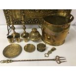 A COLLECTION OF ASSORTED BRASSWARE, INCLUDING A FISHING REEL, CHINESE DISH WITH EMBOSSED FLORAL