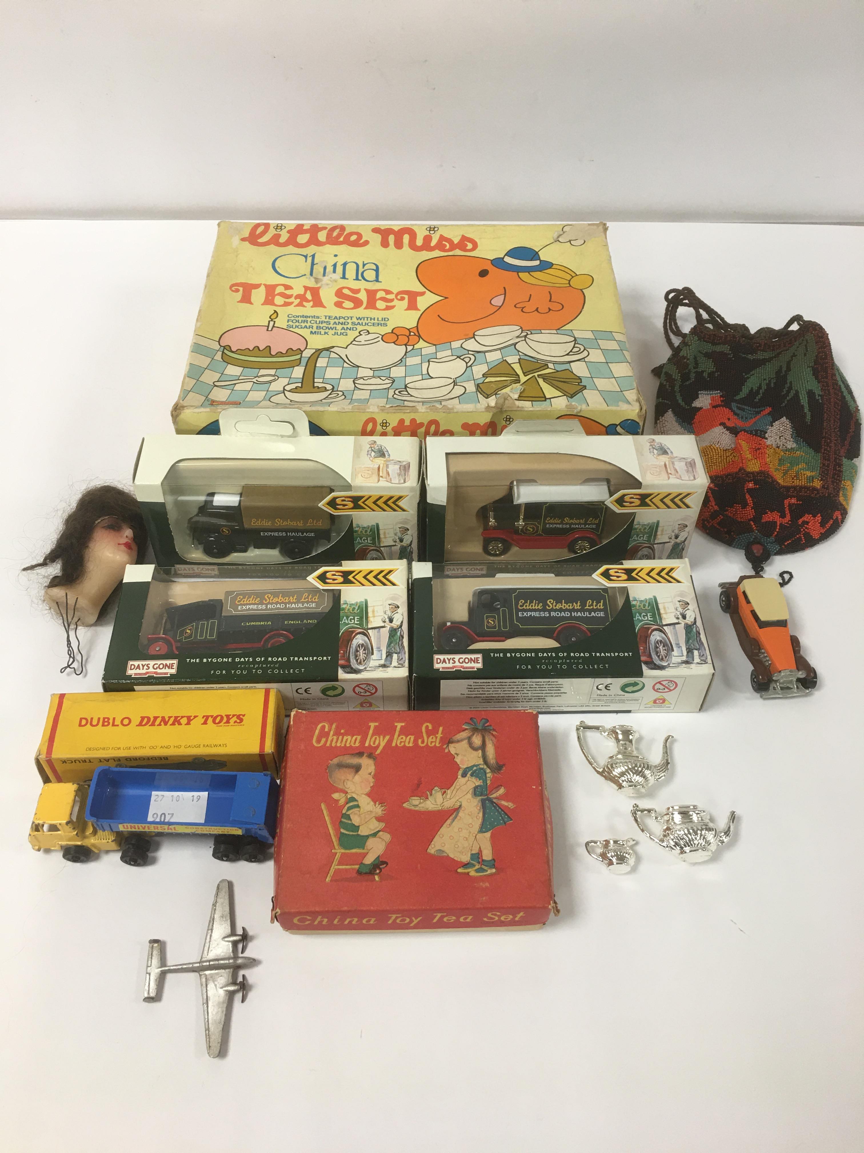 A MIXED LOT OF VINTAGE TOYS, INCLUDING DUBLO DINKY BEDFORD FLATBED TRUCK EMPTY BOX, LLEDO DAYS