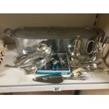A COLLECTION OF SILVER PLATED ITEMS INCLUDING FLATWARE, SUGAR CASTOR AND MORE, ALSO INCLUDING A