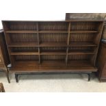 A VINTAGE RETRO DISPLAY/BOOKSHELF UNIT BY G.PLAN 183X31X103CMS.