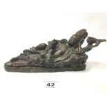 A ORIENTAL BRONZE FIGURE OF A RECLINING FEMALE DEITY, 30CM WIDE