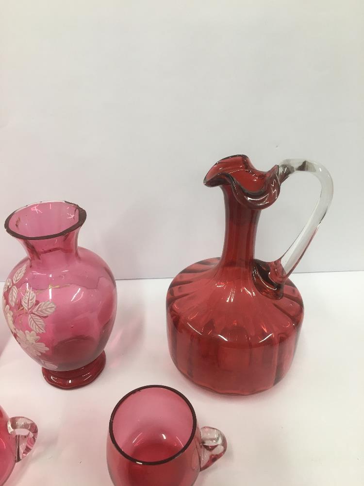 A GROUP OF CRANBERRY GLASS ITEMS, INCLUDING TWO DECANTERS, SUGAR SIFTER AND MORE, LARGEST 27CM HIGH - Image 4 of 4