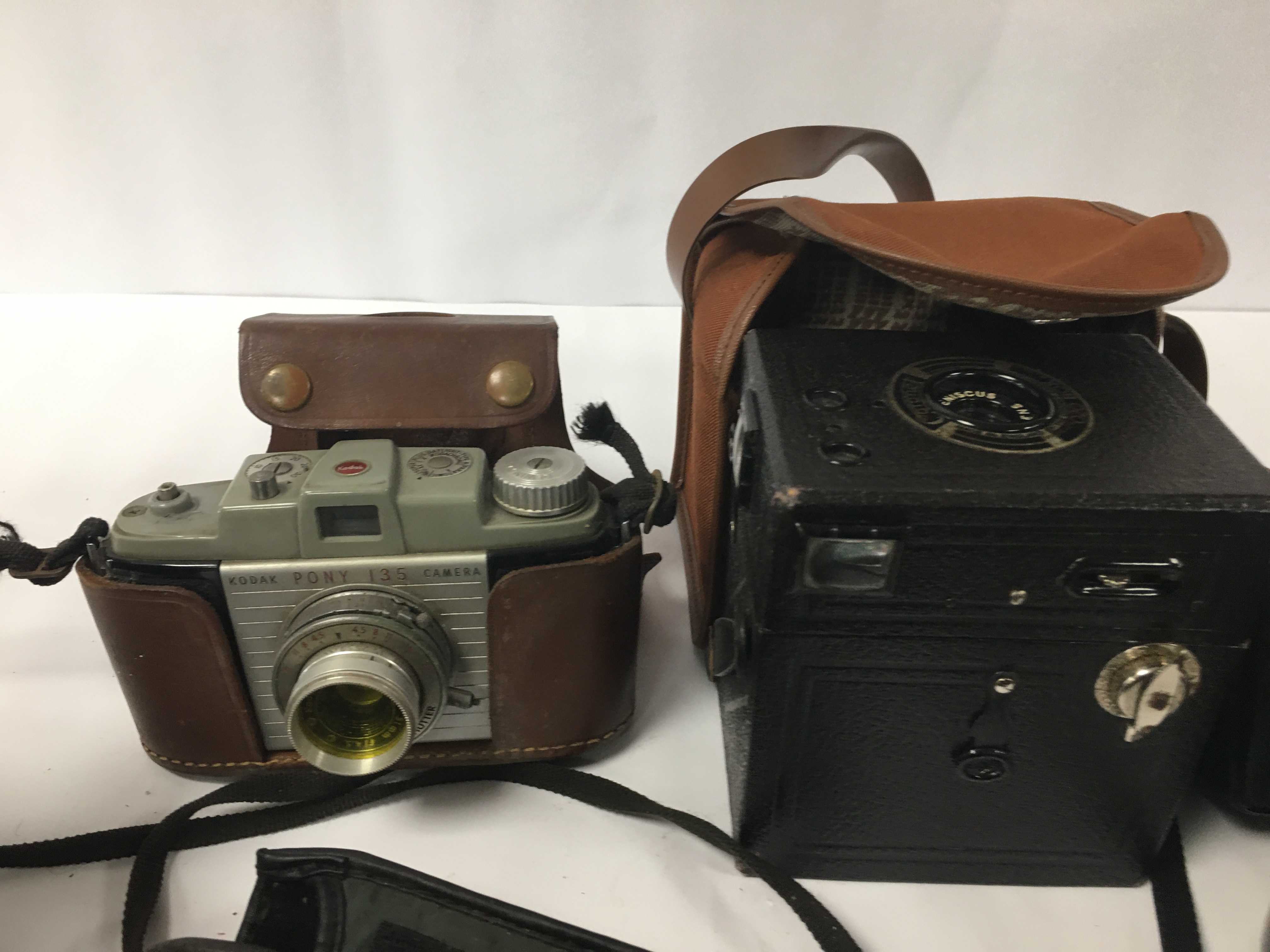 A QUANTITY OF VINTAGE CAMERAS, INCLUDING KODAK BROWNIE 2A AND 127, SIRIUS MX-6 AND MORE - Image 5 of 5