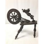 AN EARLY 20TH CENTURY TURNED OAK MODEL OF A SPINNING WHEEL, 28CM WIDE