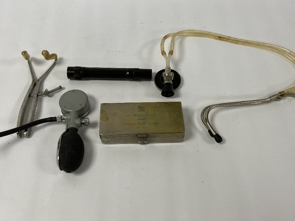 A COLLECTION OF ASSORTED MEDICAL INSTRUMENTS, BOOKS, SEDATIVE TIN AND MORE - Image 6 of 10